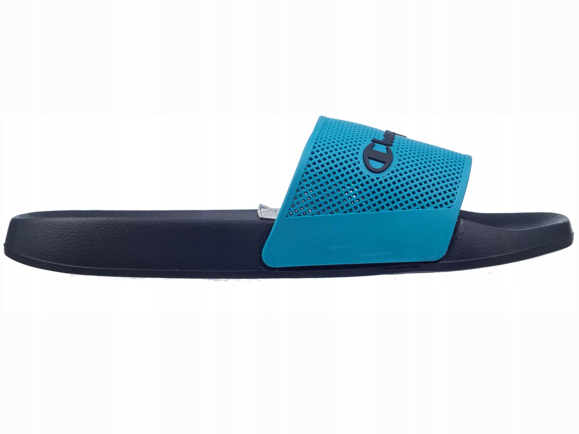 bleu marine.