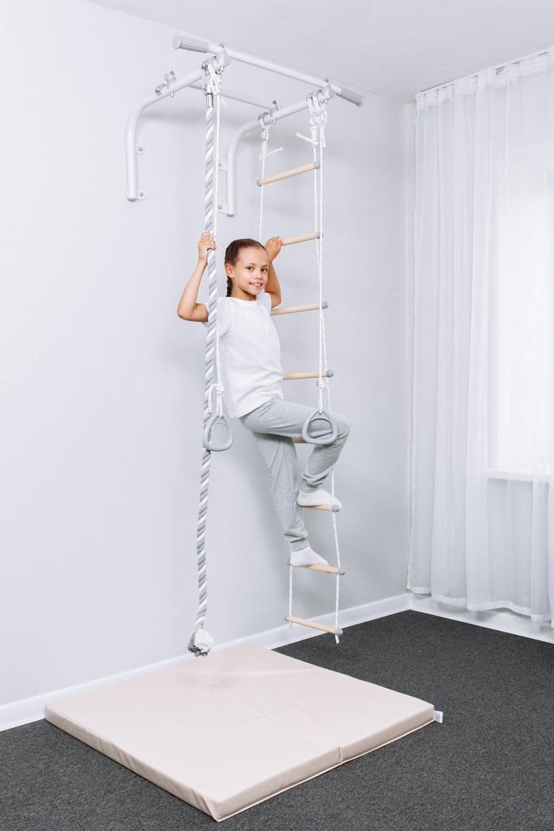 Barre de traction murale avec accessoires de gymnastique pour enfants 2/7