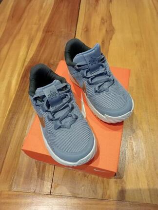 Entre Particuliers - Chaussures de sport enfant NIKE STAR RUNNER