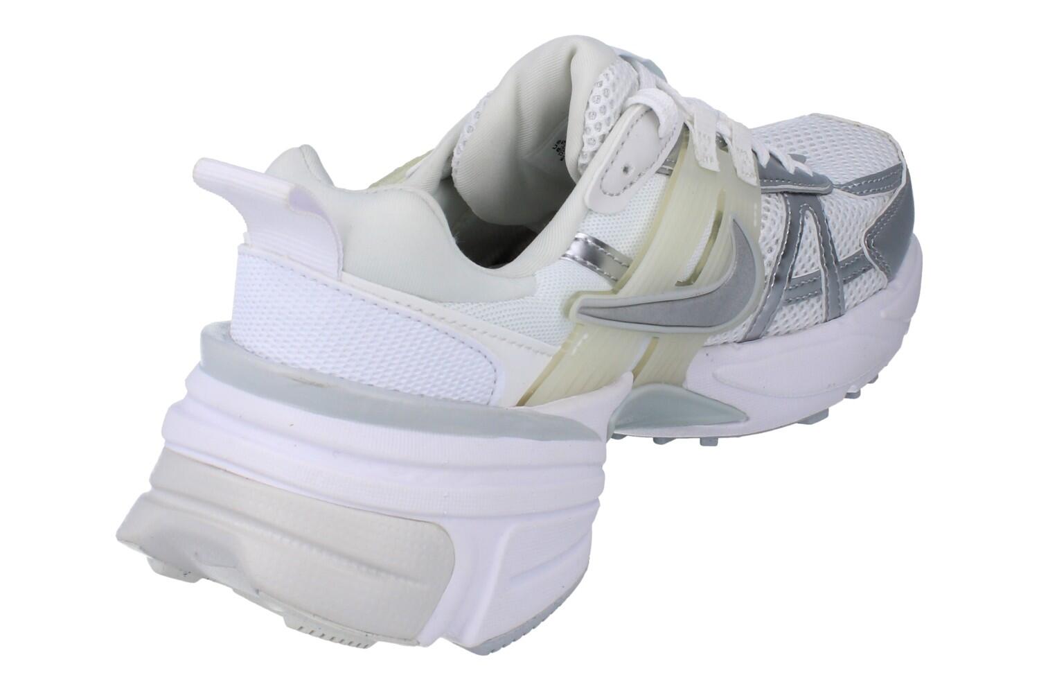 Nike V2K Run Metallic Silver White 3/6