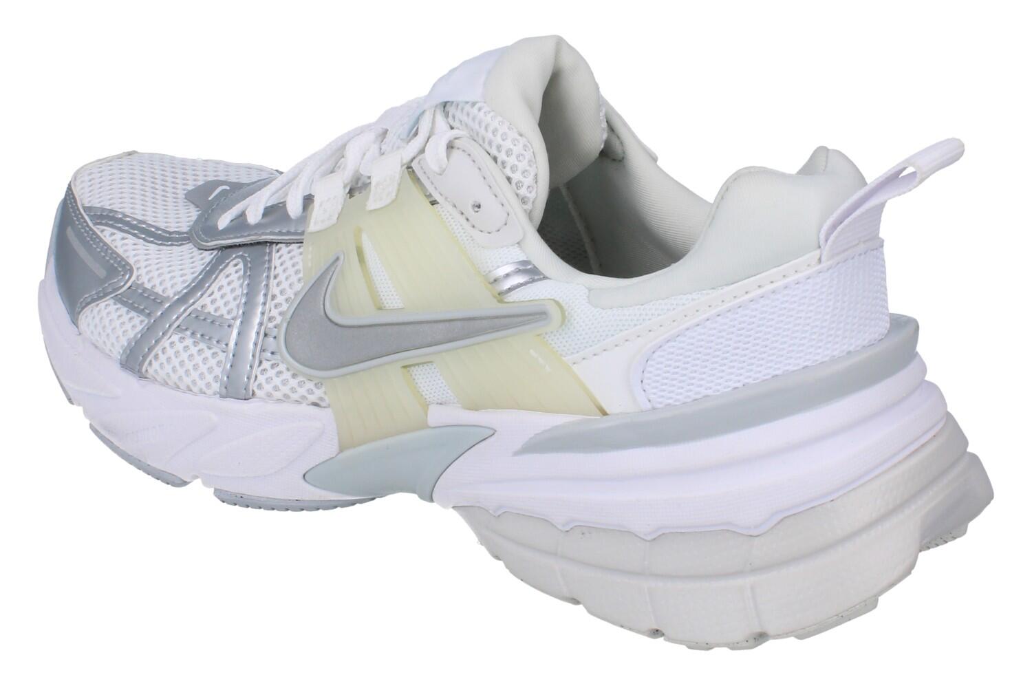 Nike V2K Run Metallic Silver White 2/6