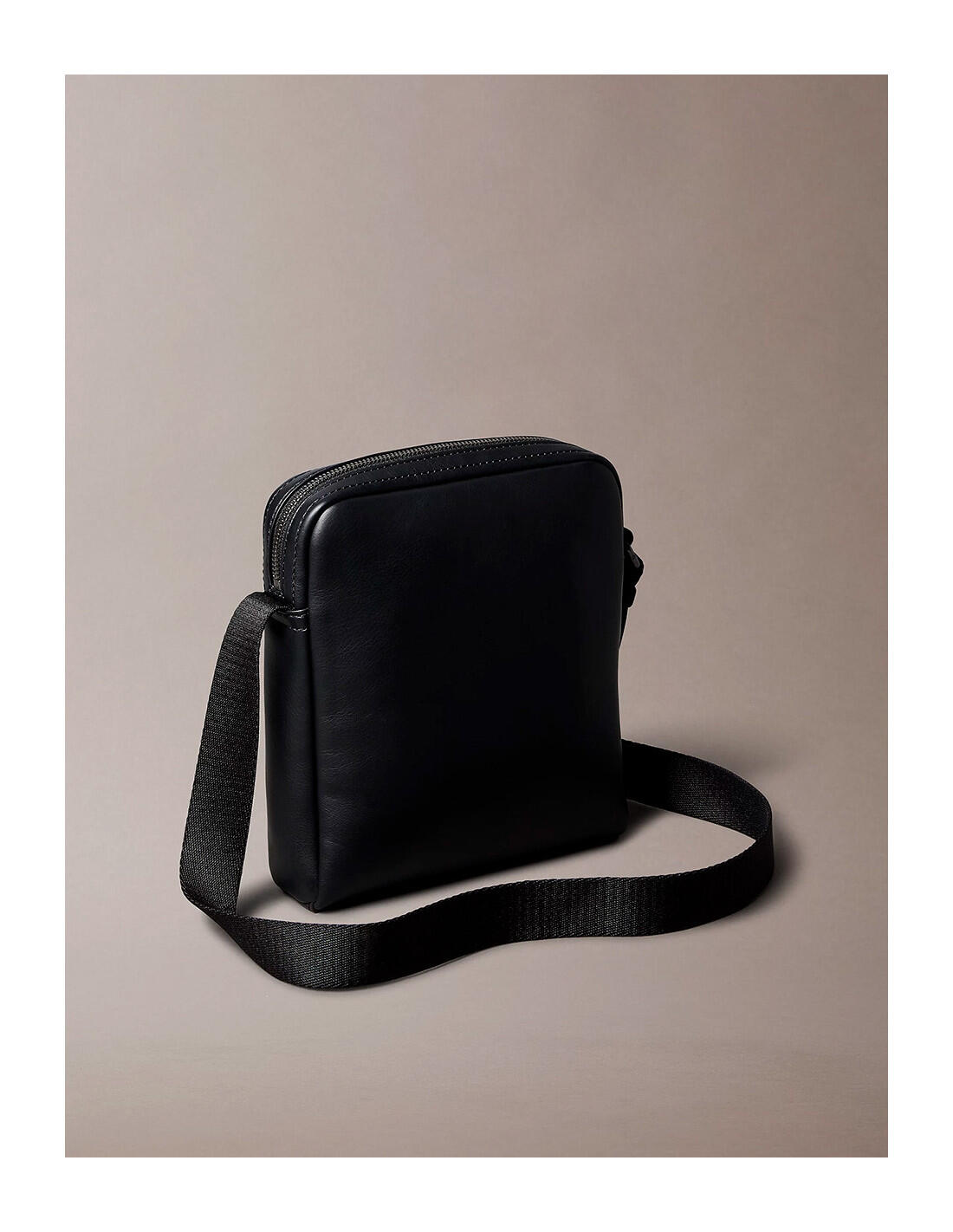 Bolso Calvin Klein en color UB1-Negro 3/5