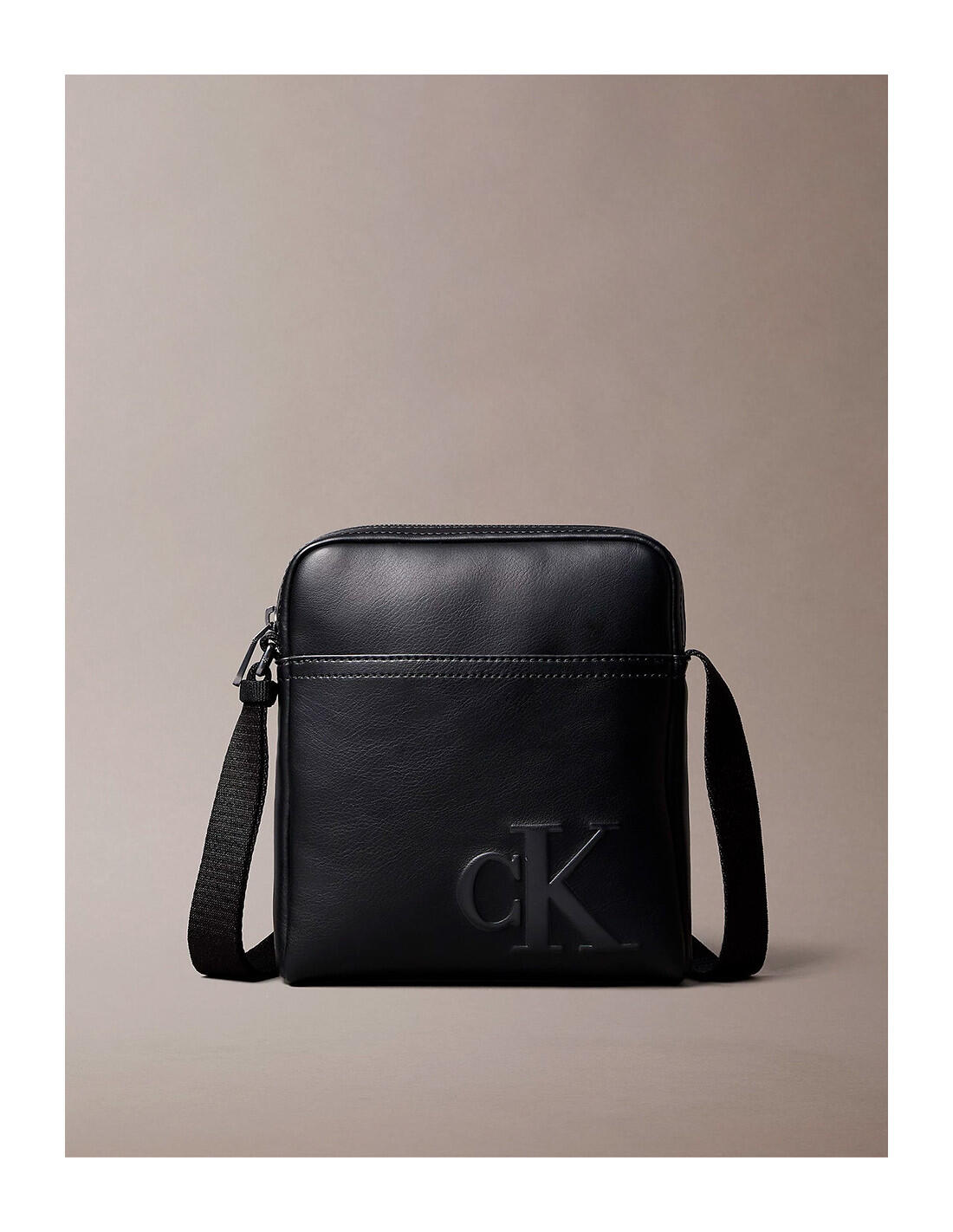 Bolso Calvin Klein en color UB1-Negro 2/5
