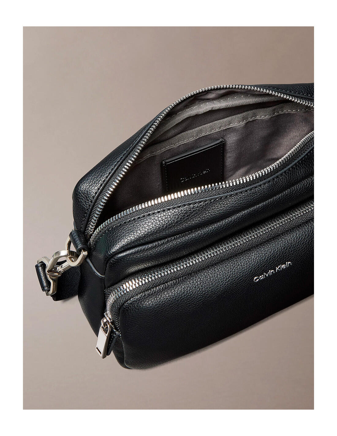 Bolso Calvin Klein en color UB1-Negro 4/5