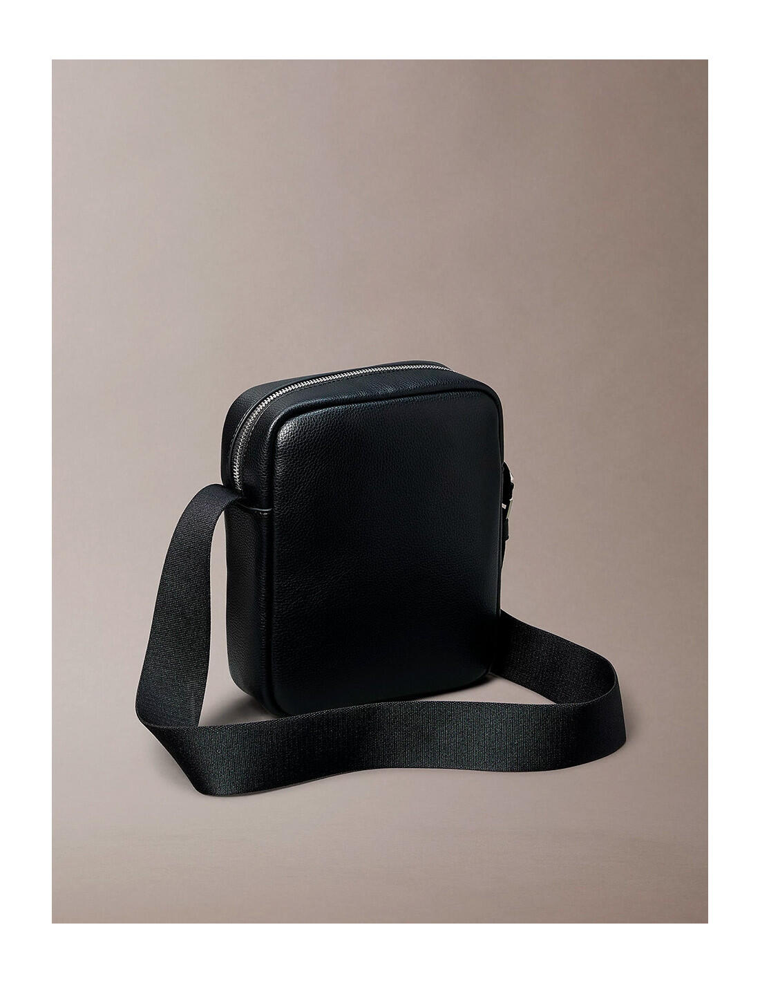 Bolso Calvin Klein en color UB1-Negro 3/5