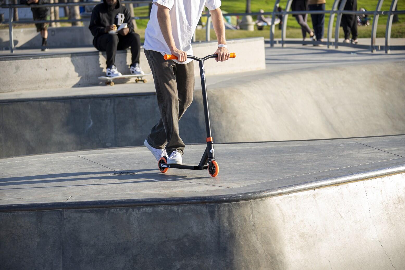 Stunt Scooter Chilli Pro Scooter Base - Black/Pink 7/7