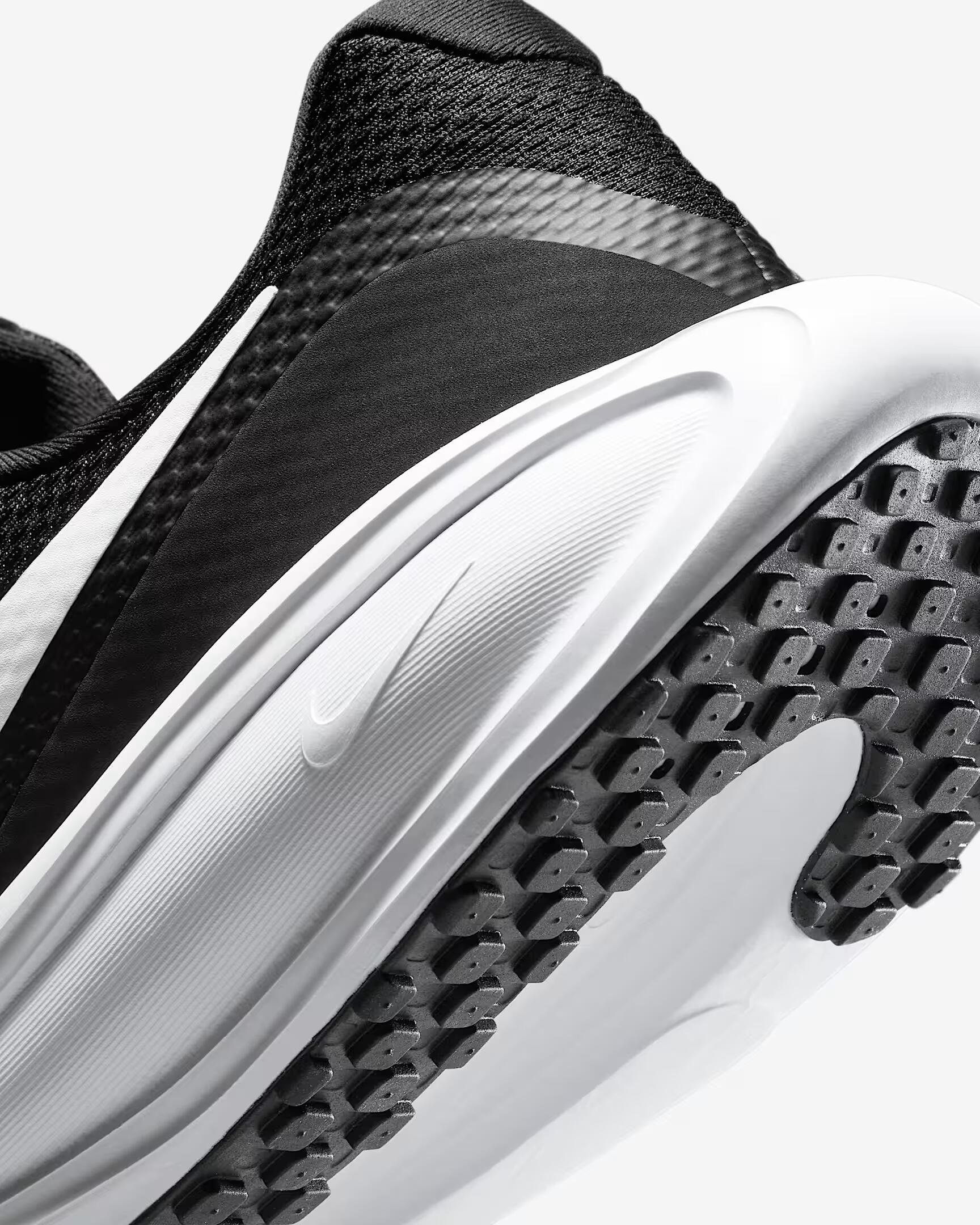 Nike Revolution 8 Uomo 4/4