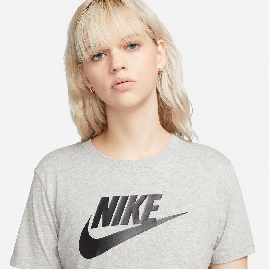 T-shirt Vrouw Nike Sportswear Club Essentials Zwart 3/5