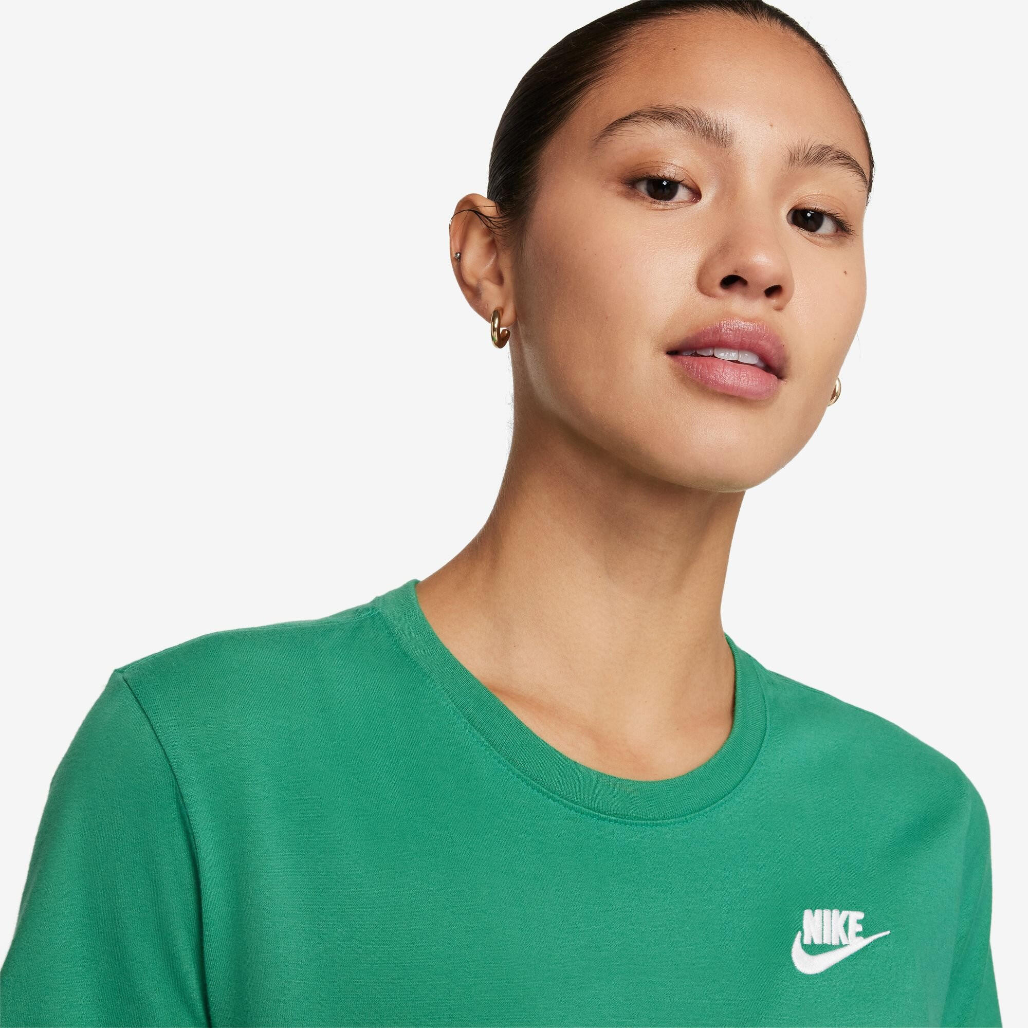 T-shirt donna nike club essentials - verde 3/3