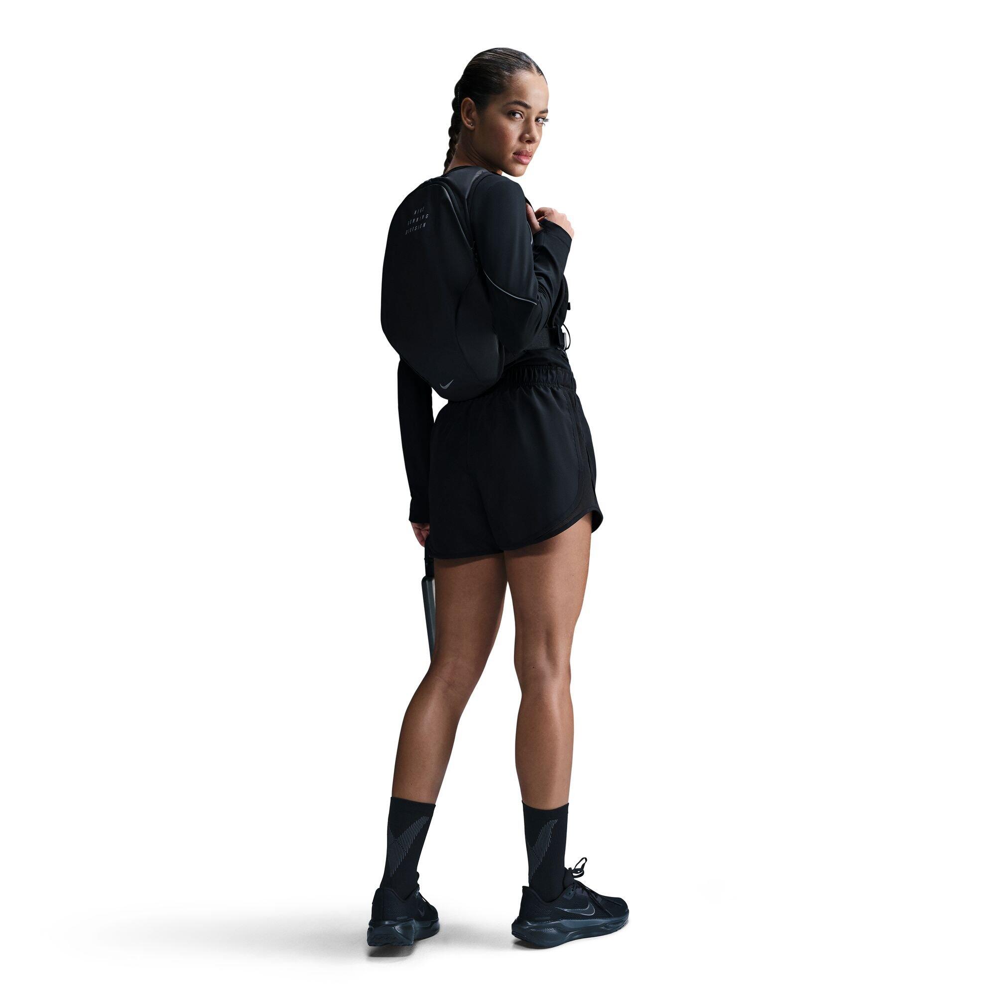 Nike Damen Laufshort Tempo Dri-FIT Mid Short HM6096 2/2