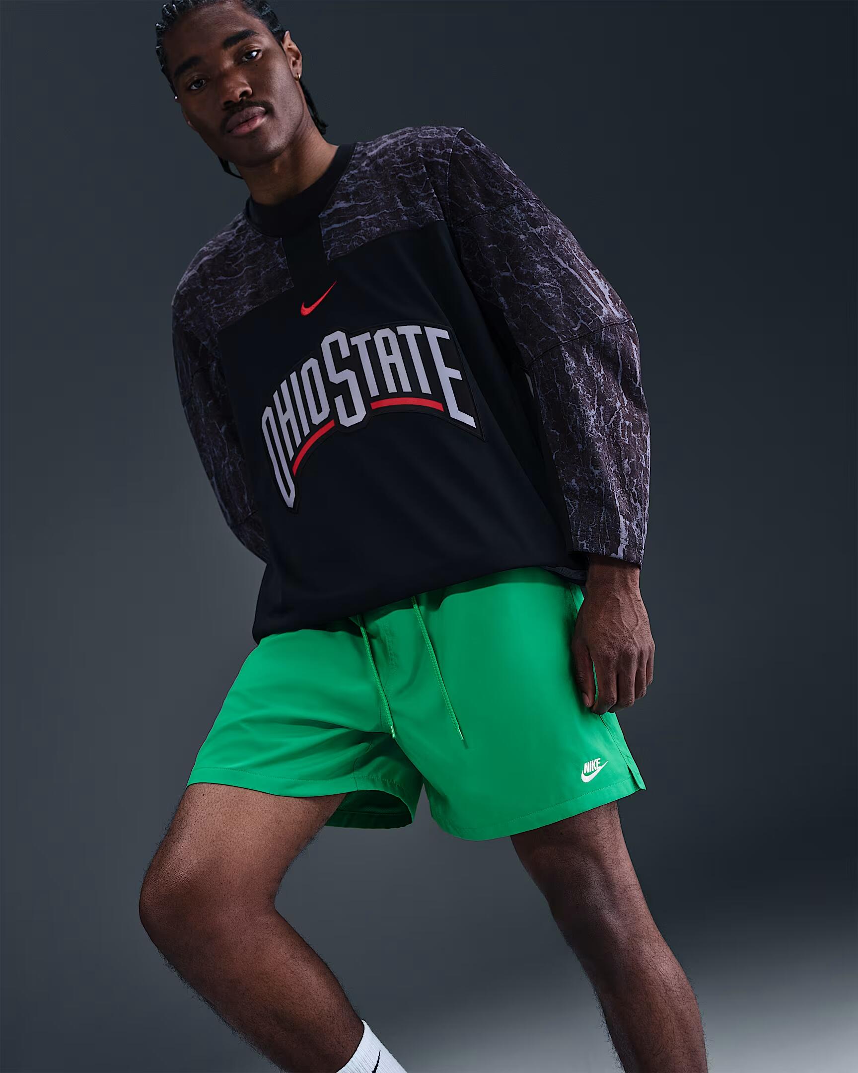 Bermuda uomo nike verde 3/4