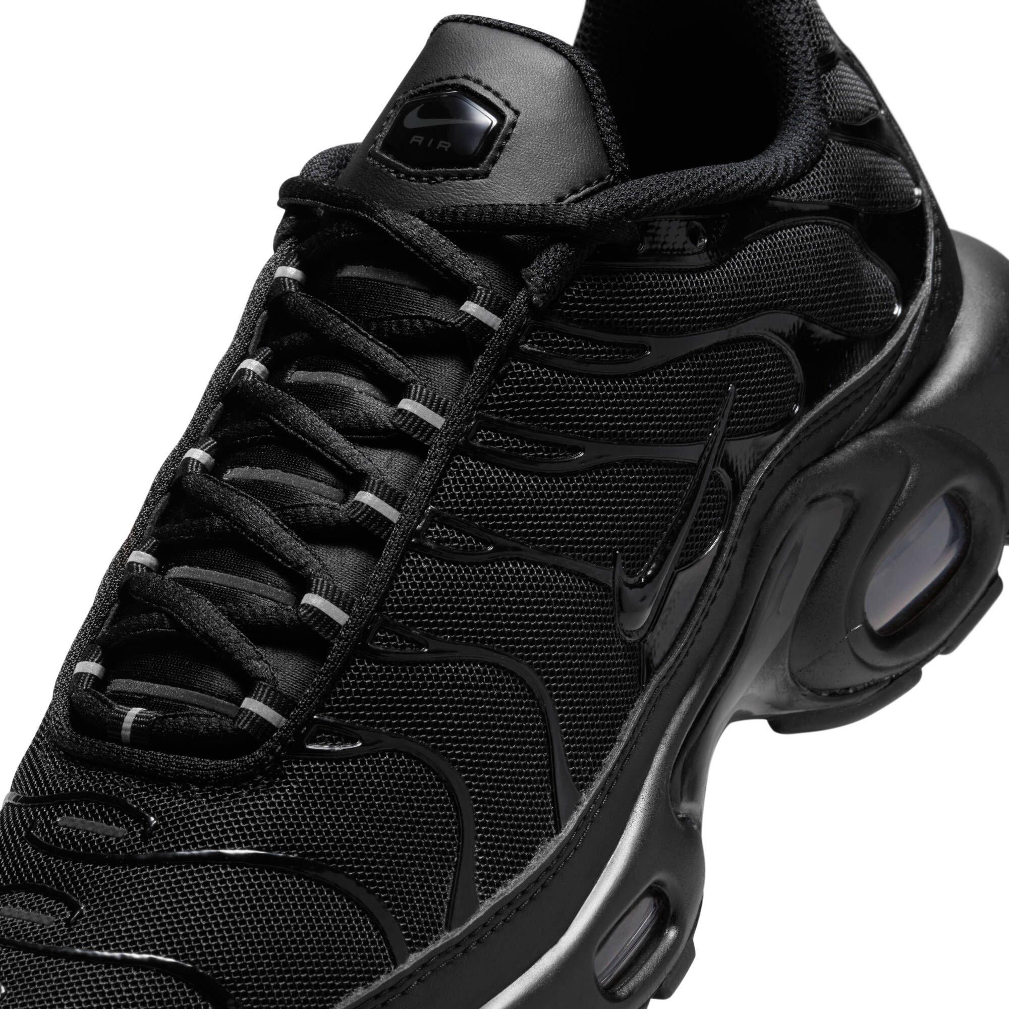 air max plus se triple black