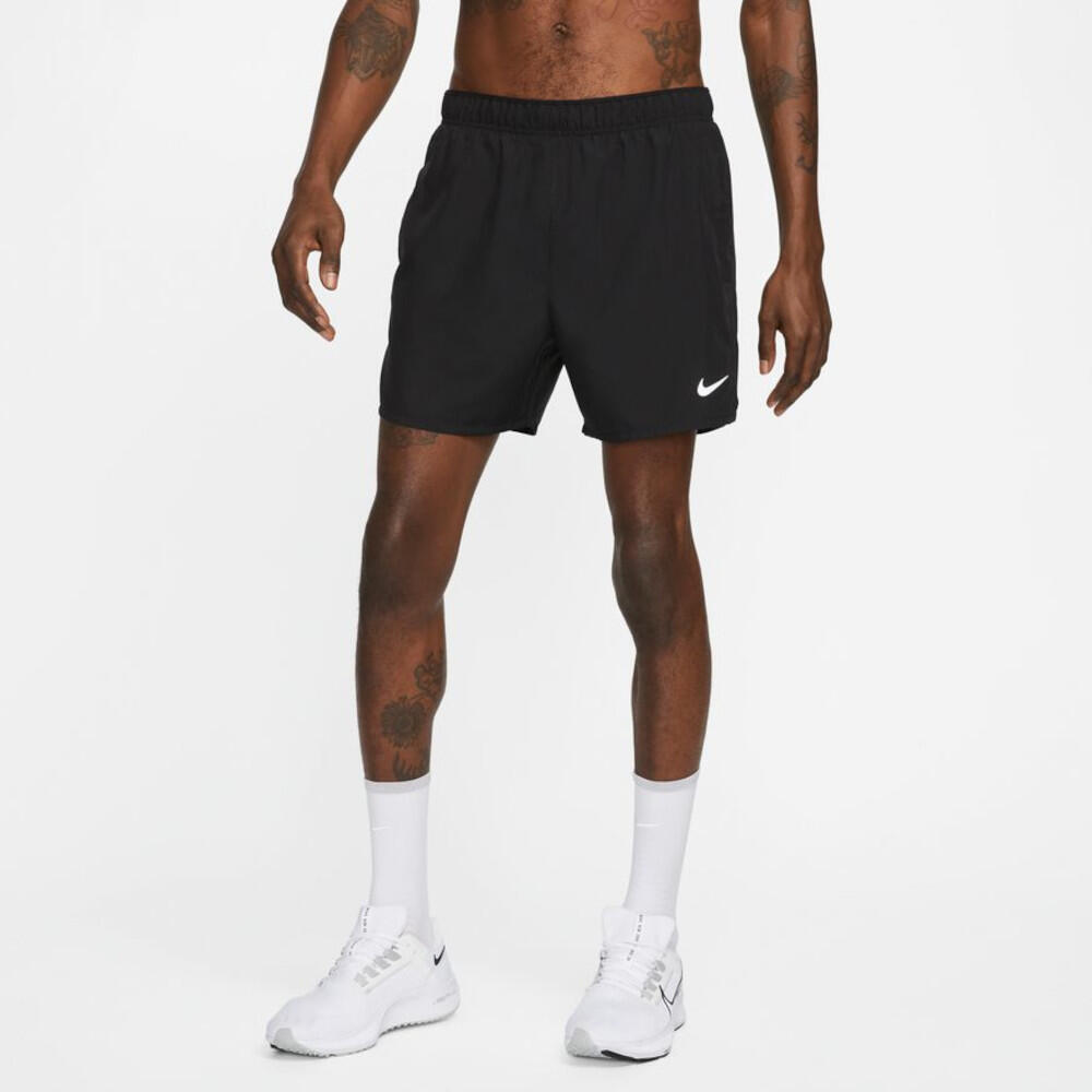 Breve Uomo Nike Challenger nero 1/5