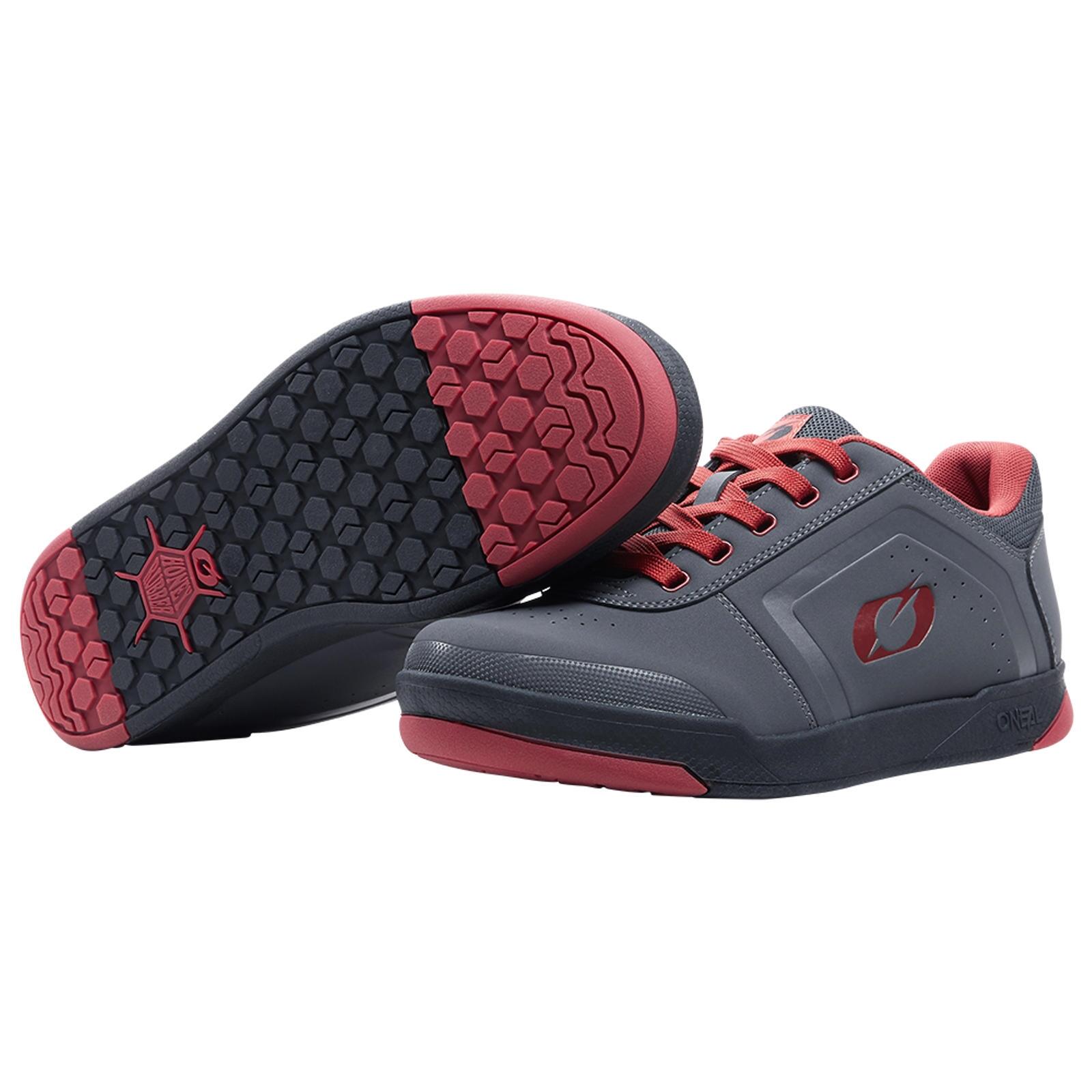 PINNED FLAT Sapatos de Pedal cinza/vermelho 43 2/4