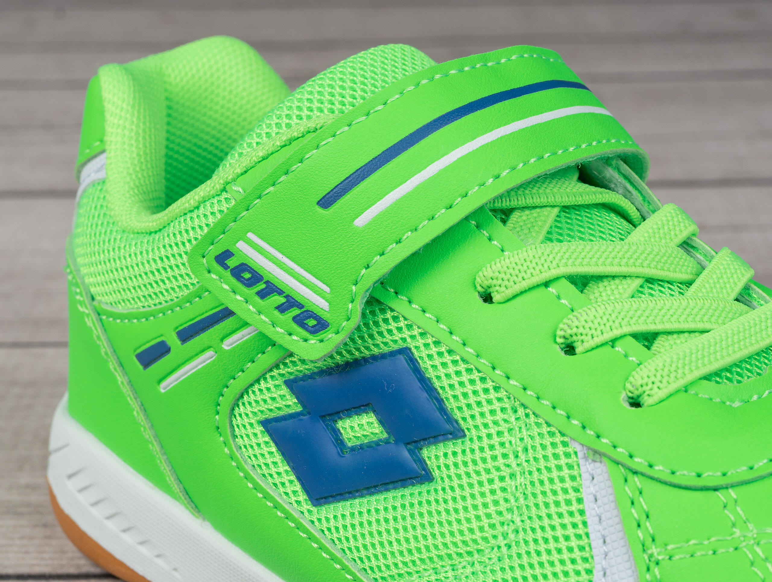 Buty dziecięce sportowe  Lotto SOCCERA 6/7