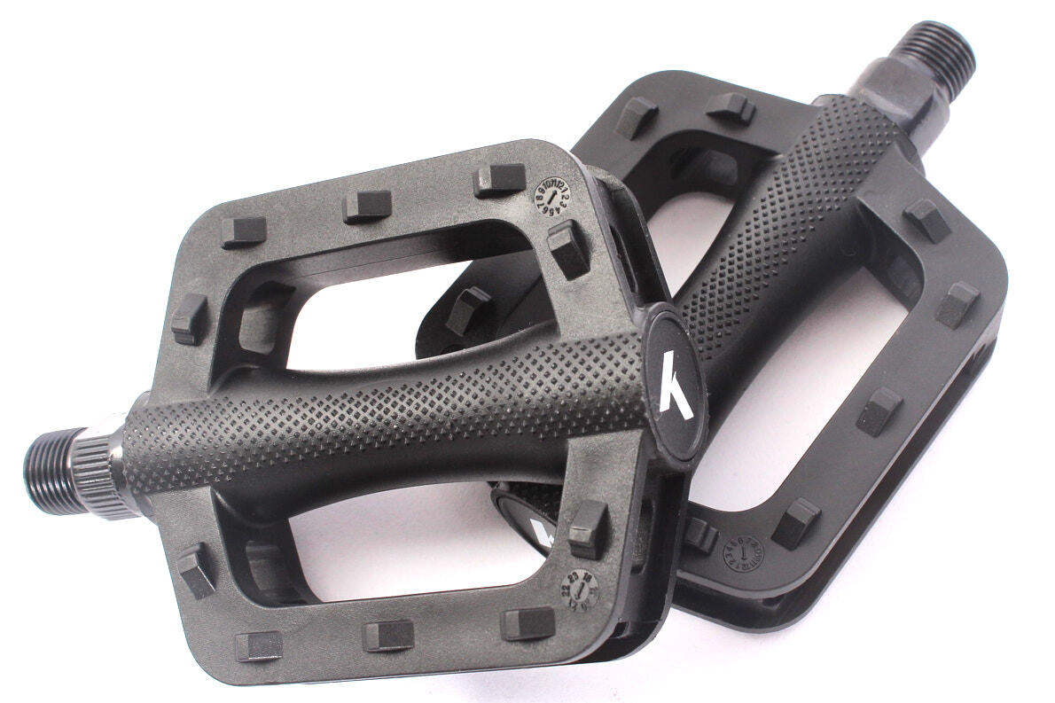 KHE Prism - Pedales para BMX (PVC, 1/2, eje de 84 mm de ancho, 86 g, con reflectores), color negro