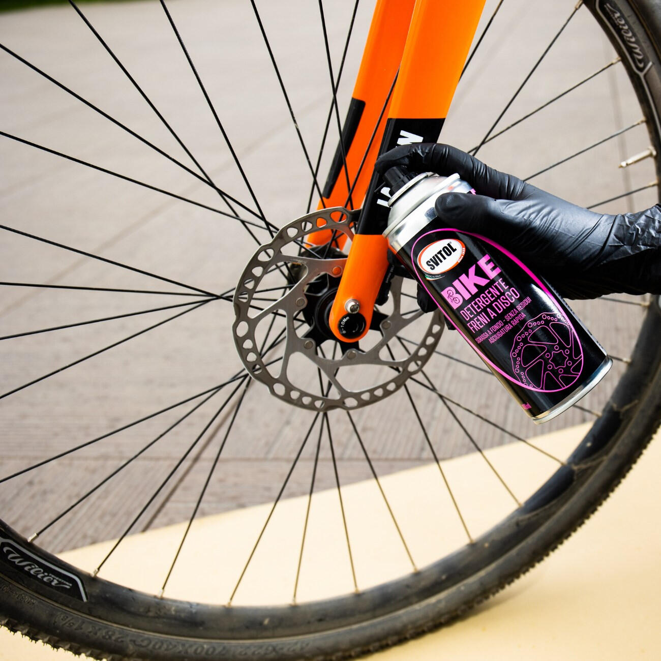Środek do czyszczenia tarcz hamulcowych DISC BRAKE DETERGENT SVITOL 3/4