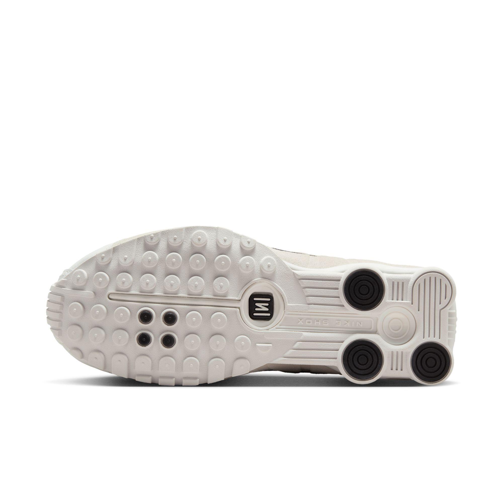 Nike Shox R4 White Black Suede 6/7