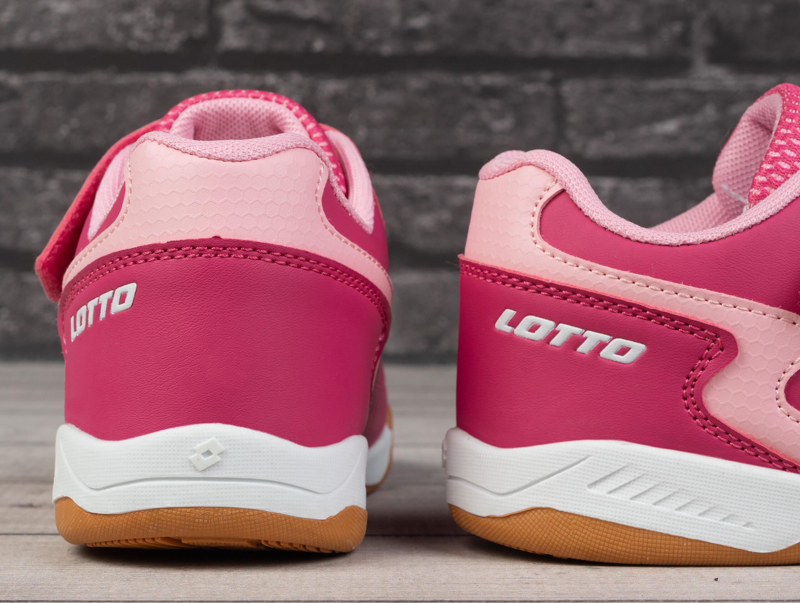 Zapatillas infantiles Lotto, para uso diario y entrenamientos en pista cubierta. 4/7