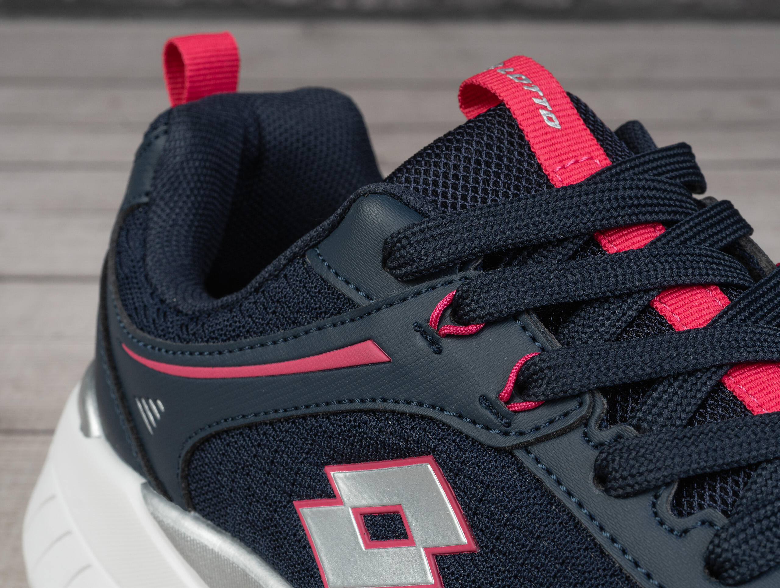 Buty damskie sportowe do biegania Lotto EXERTIV 6/7