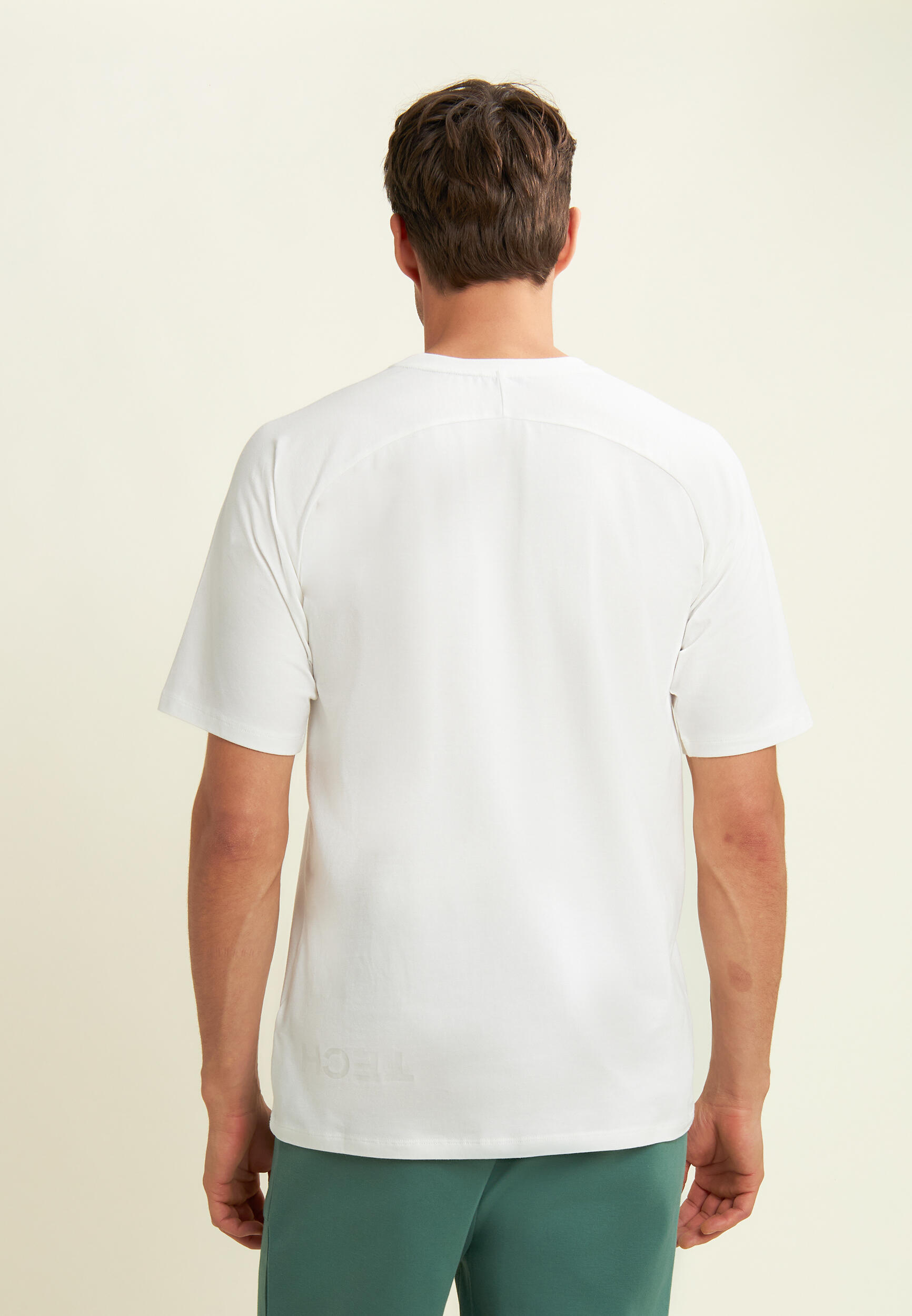 T-shirt slim con stampa lucida sul davanti 3/4