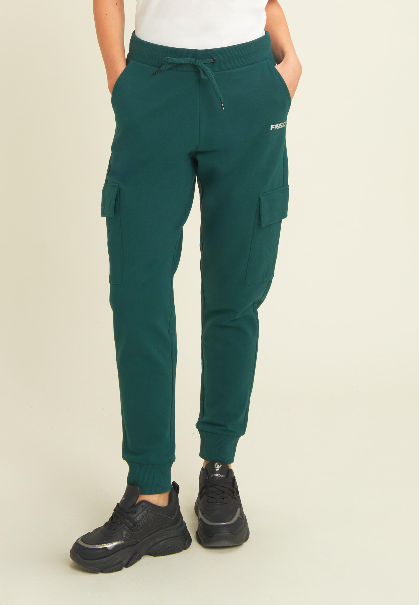 Pantaloni sportivi in felpa con tasconi laterali 2/5