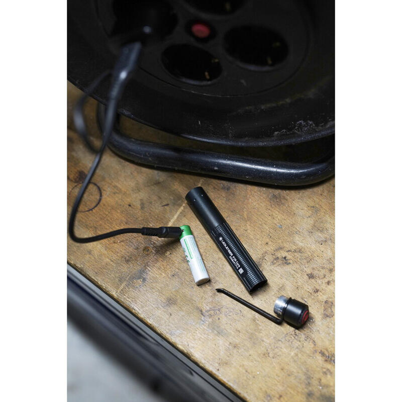 Lanterna Ledlenser P2R reincarcabila