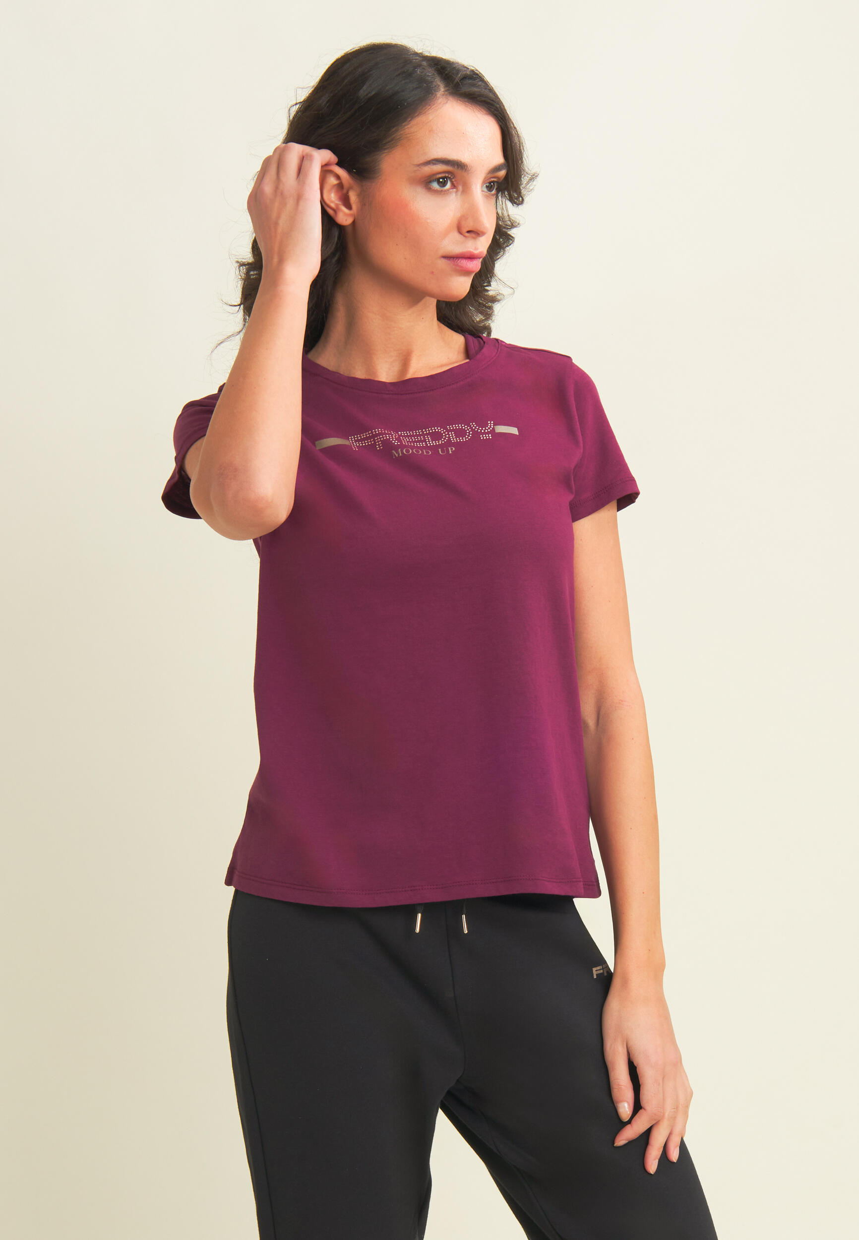 T-shirt da donna con strass e banda logata sulle spalle 2/4
