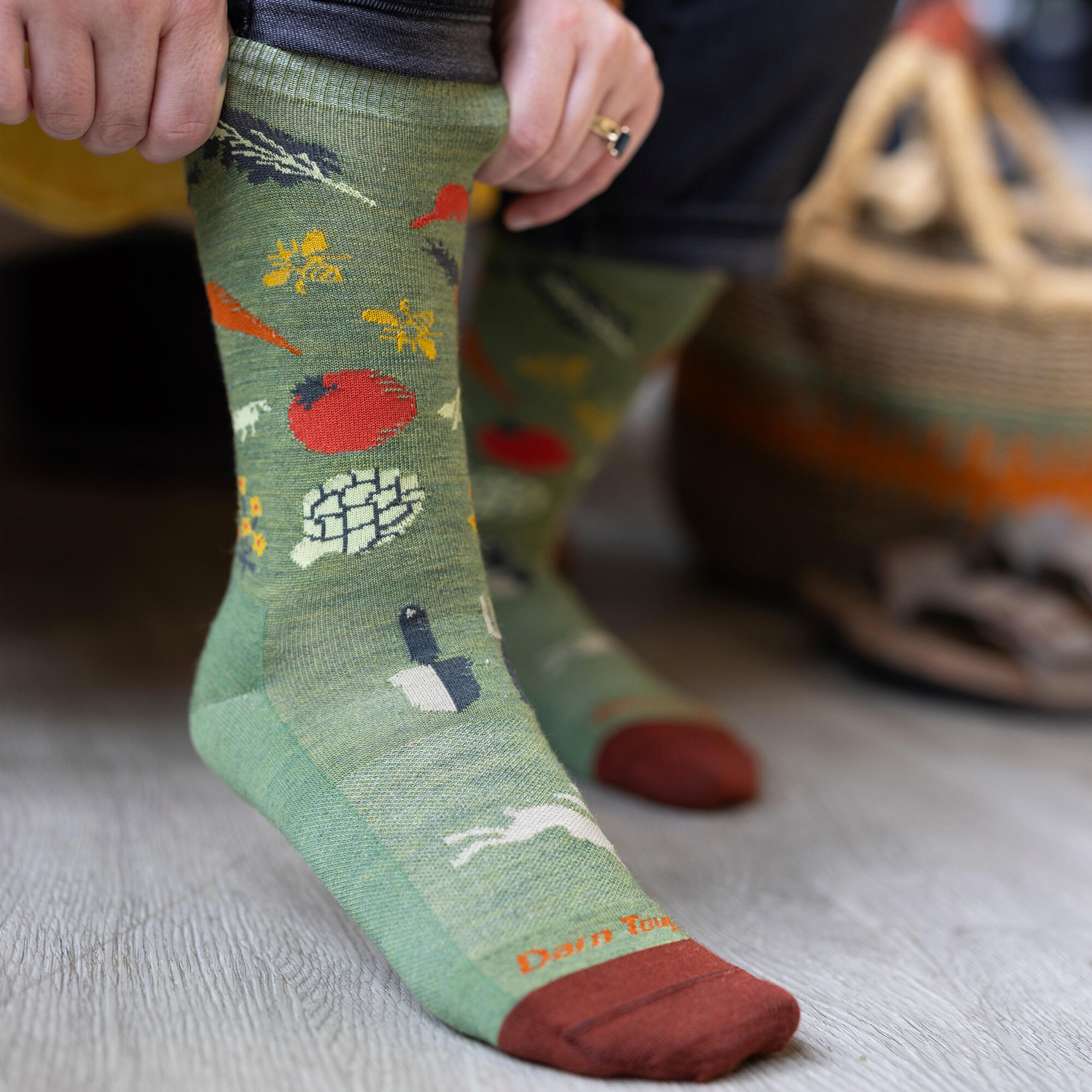 Darn Tough - Damen Socken Merinowoll Crewsocken mit Gemüse-Muster 4/5