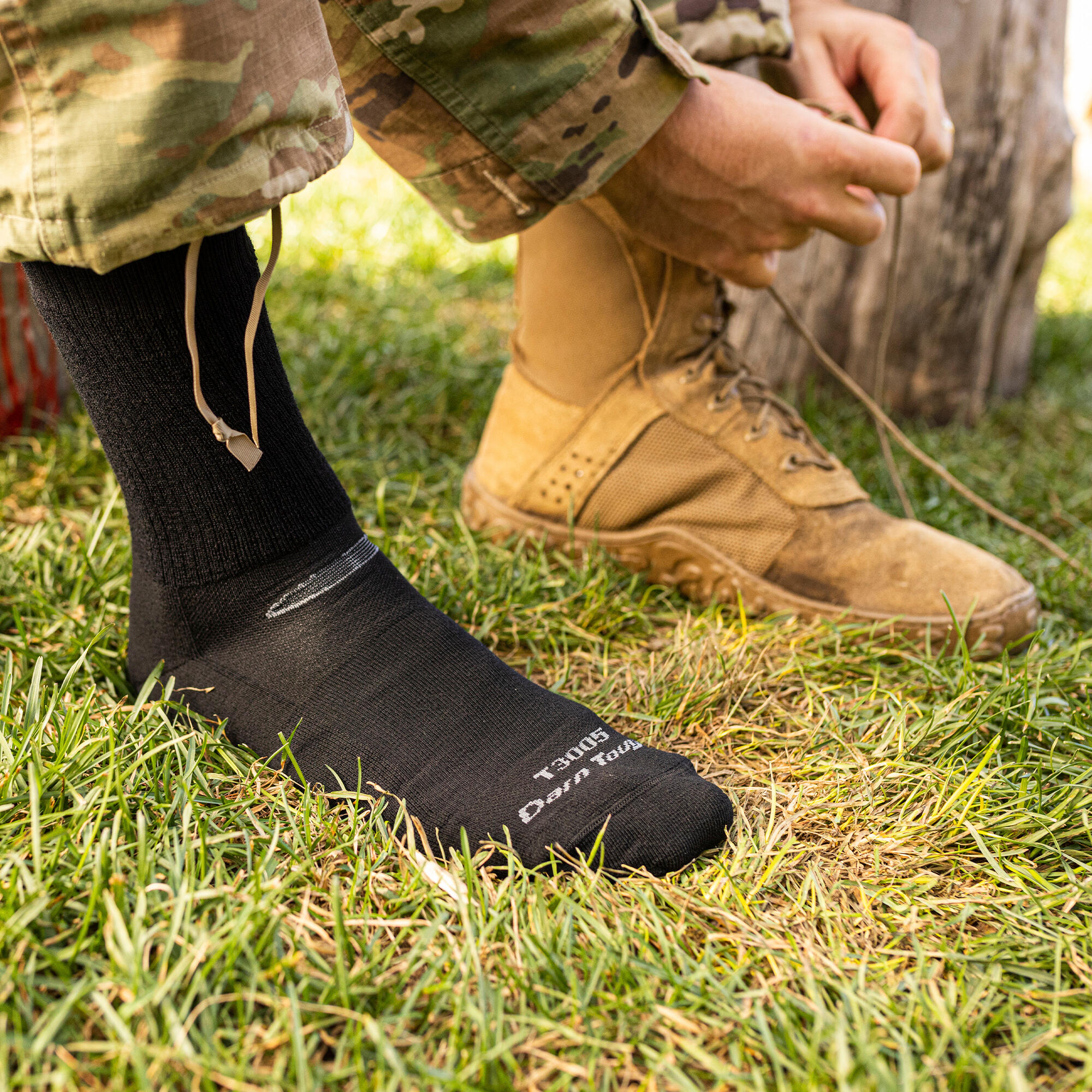 Mens Merino Wool Mid-Calf Lightweight Tactical Cushioned Boot Socks 4/5