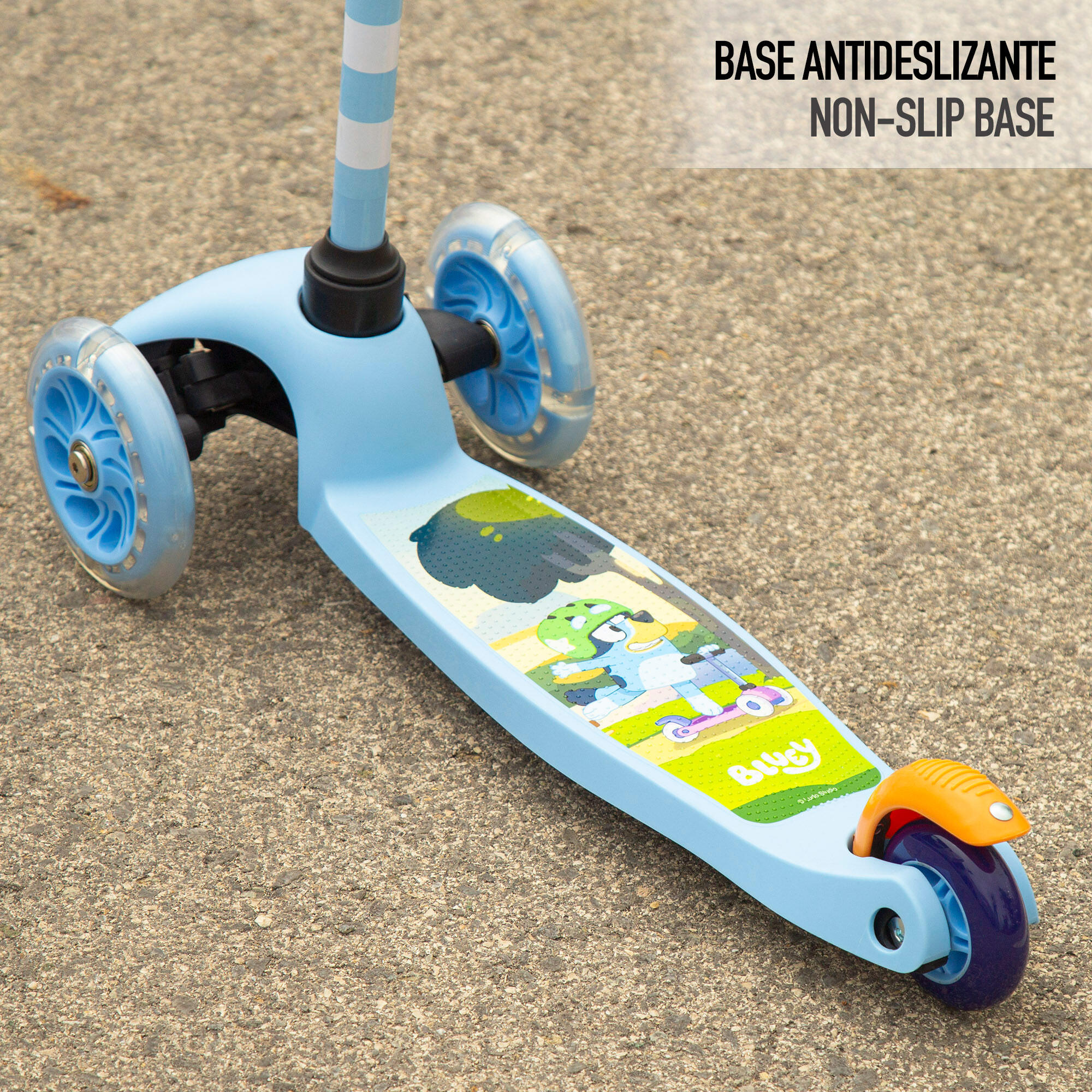 Pack vuelta al cole Bluey con patinete 3 ruedas y set desayuno 3/7