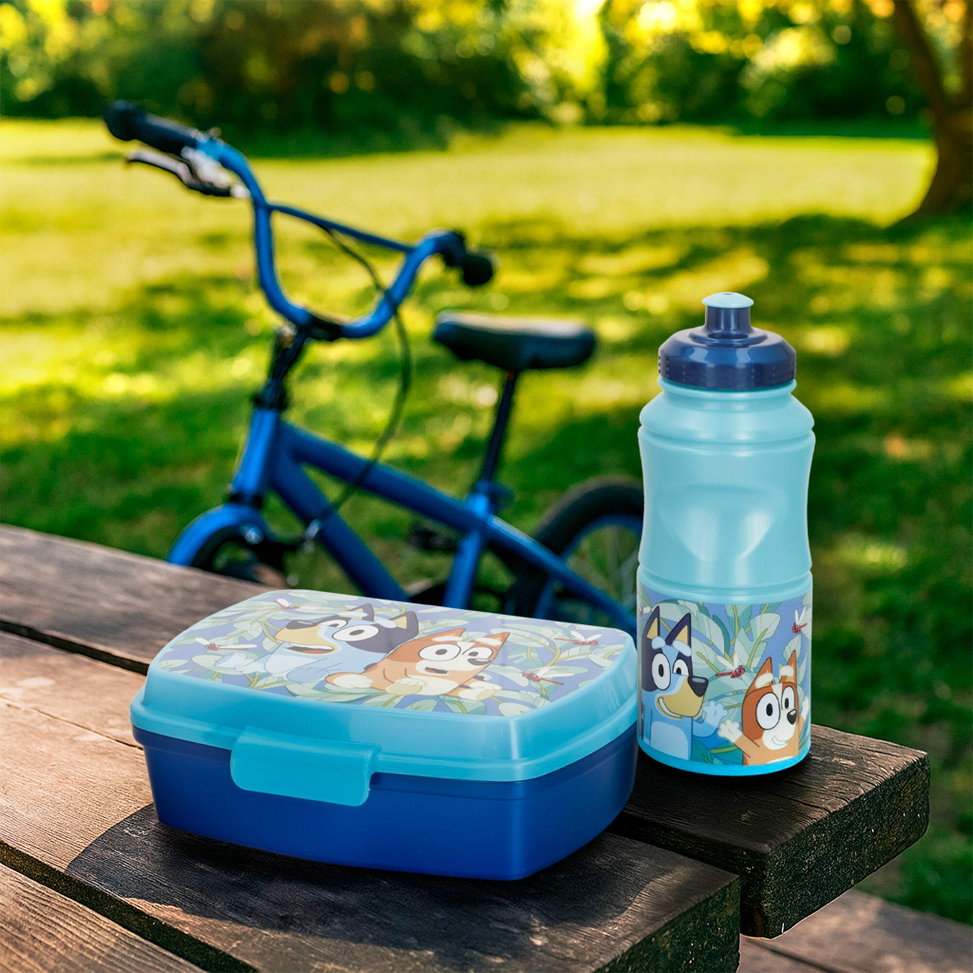 Pack vuelta al cole Bluey con patinete 3 ruedas y set desayuno 4/7