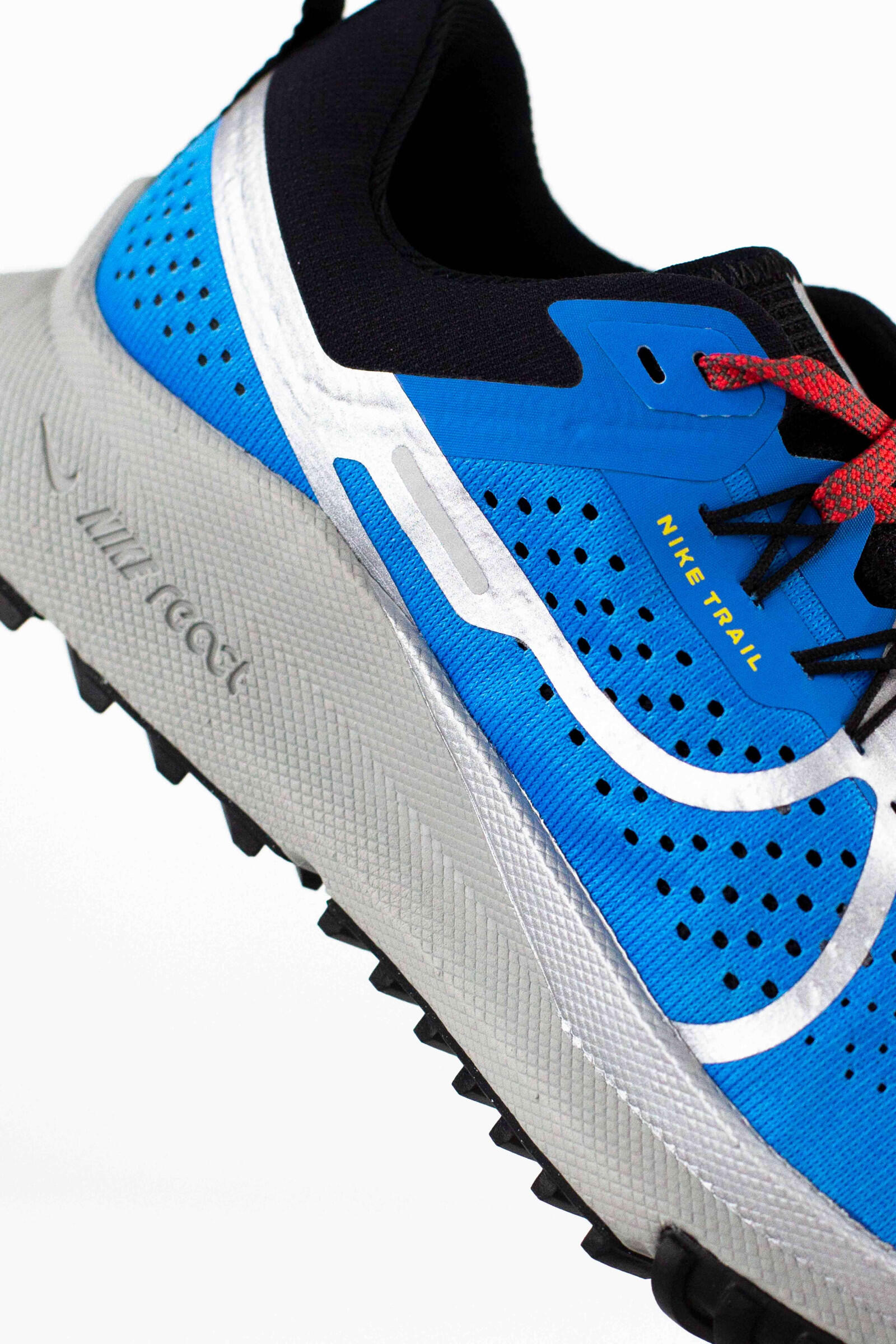 Nike React Pegasus Trail 4 Light Photo Blue Track Red Black Metallic Silver (Women's) — foto 5