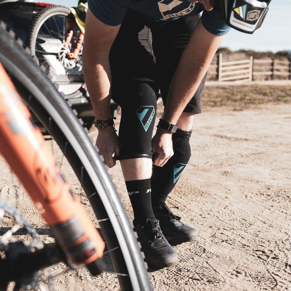 Opaska na kolano 7iDP Seven Transition