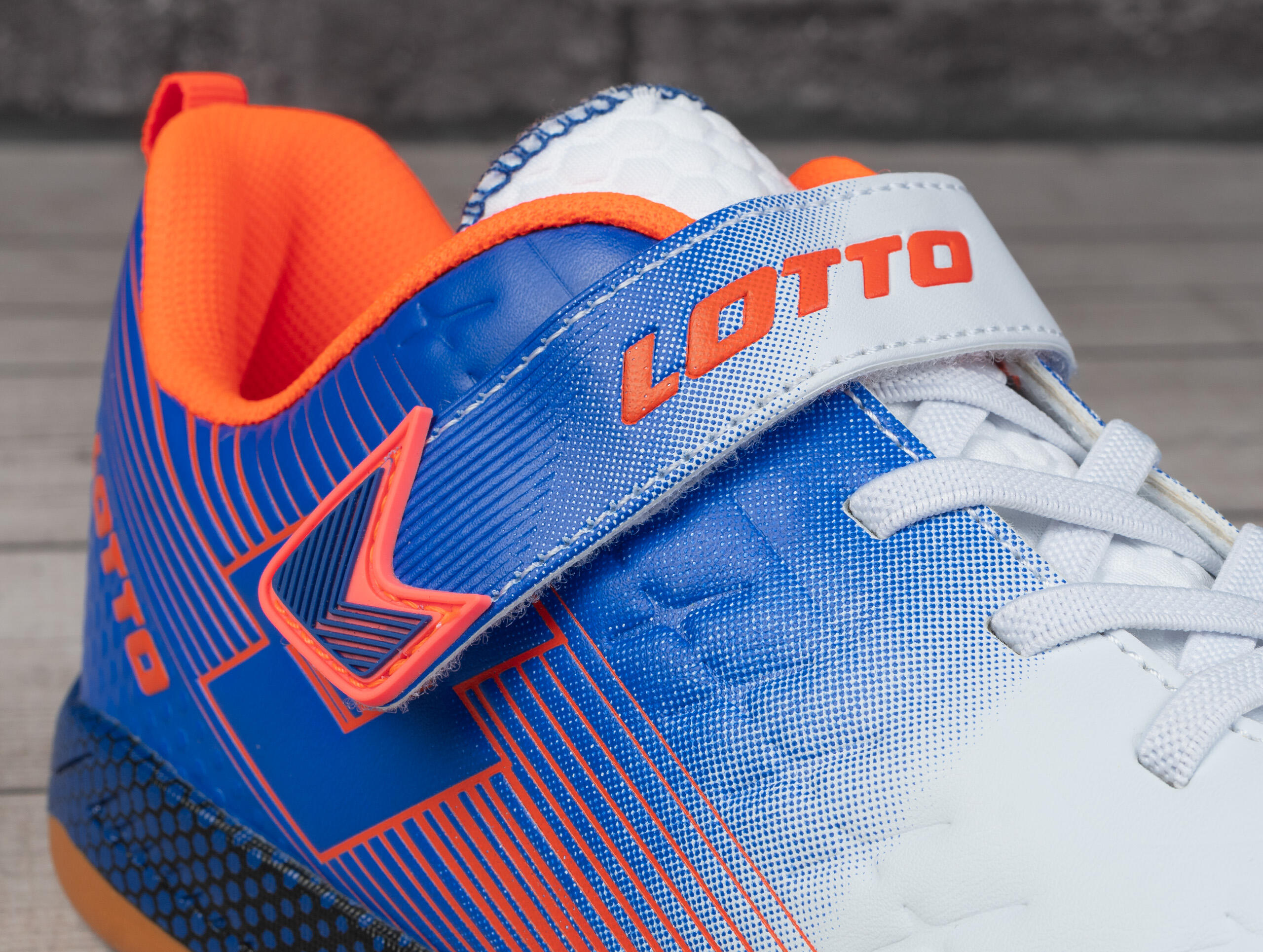 Buty młodzieżowe sportowe Lotto SHOOTA T 6/7
