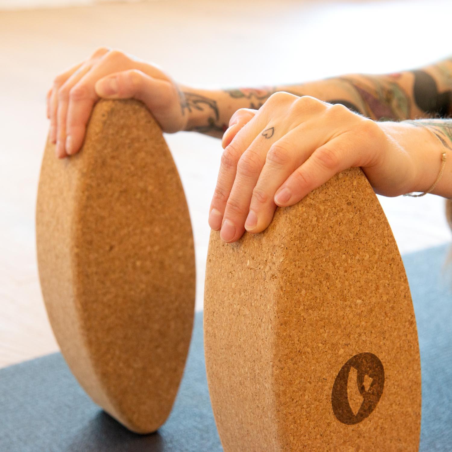 Bloque de yoga de corcho Bodhi Elipse 6/6