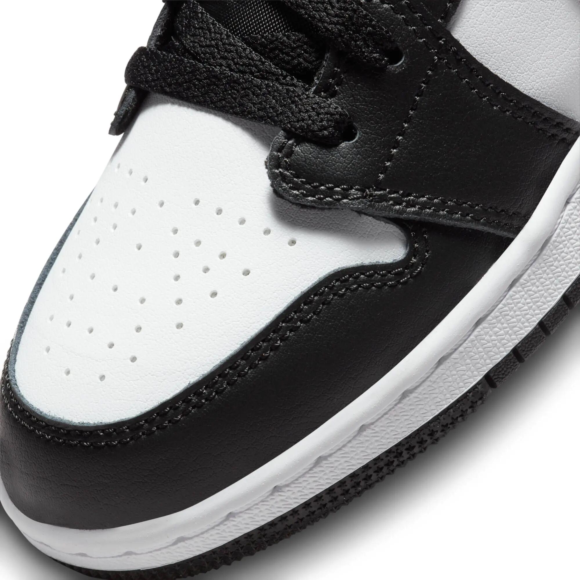 Jordan 1 Low Black White Grey (GS) 7/7
