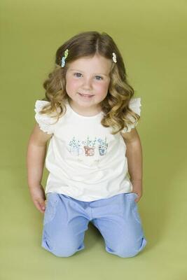 Camiseta bebé niña crudo con volantes bordados y estampado "Hello Spring