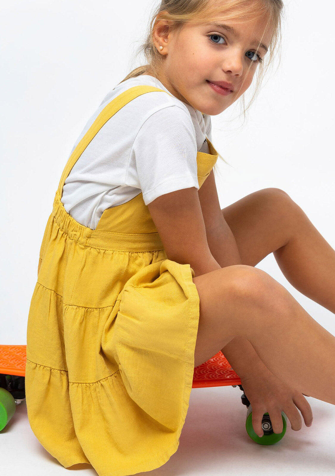 Vestido Peto de Niña Mostaza 3/4
