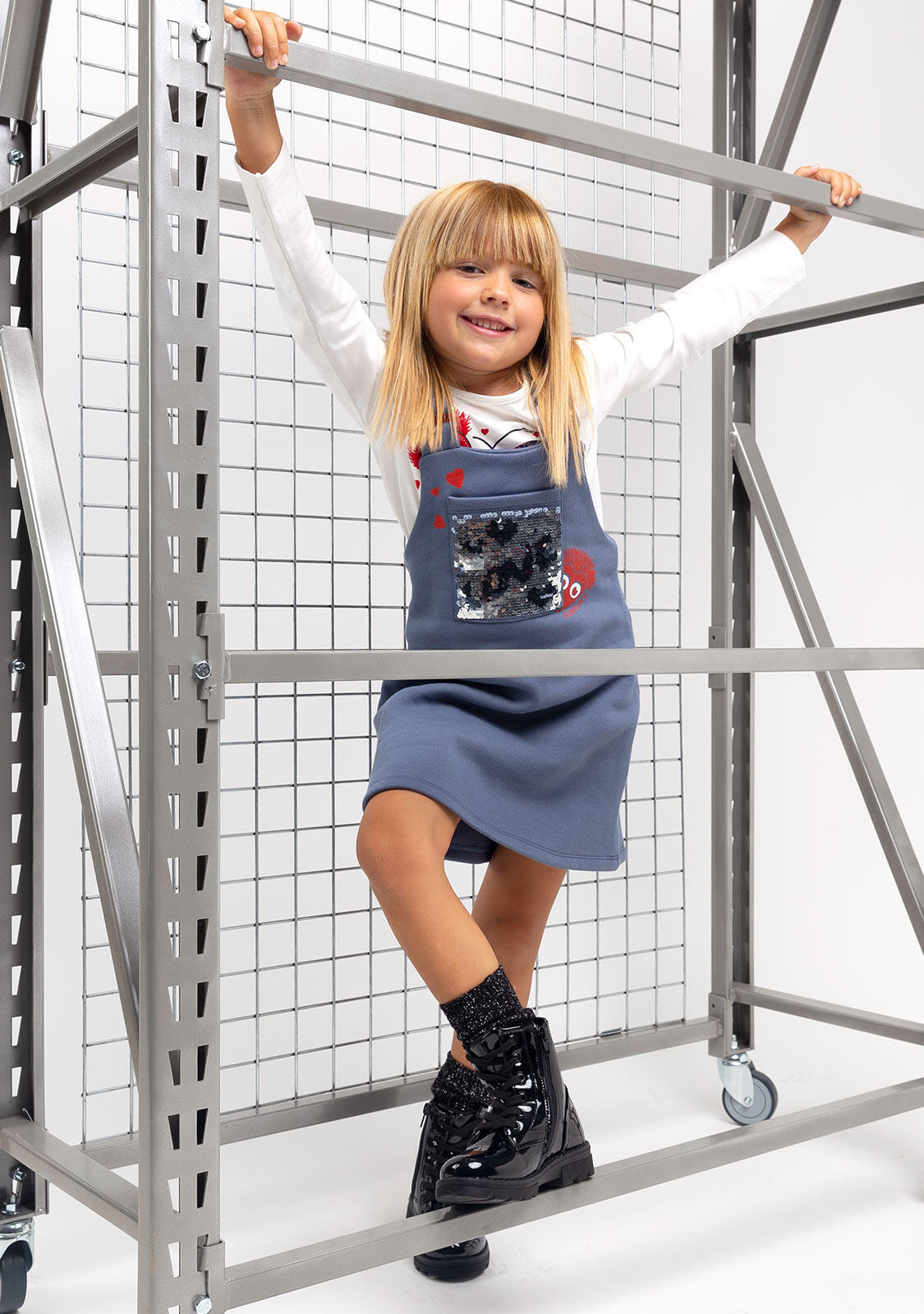 Vestido de Niña con Lentejuelas en Gris 4/5