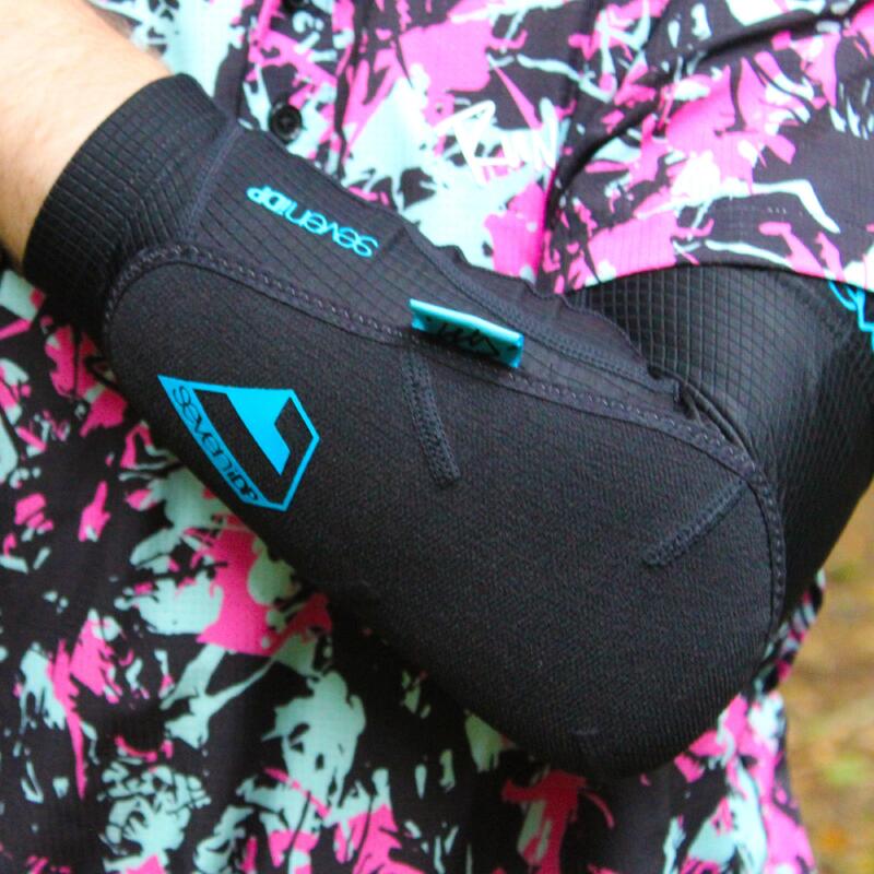 7idp Sam Hill Lite Elbow Black-blue - XL
