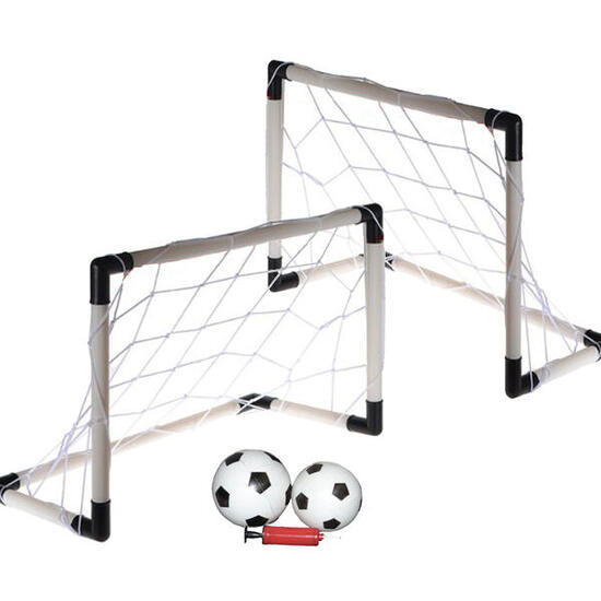But de football avec ballon et pompe