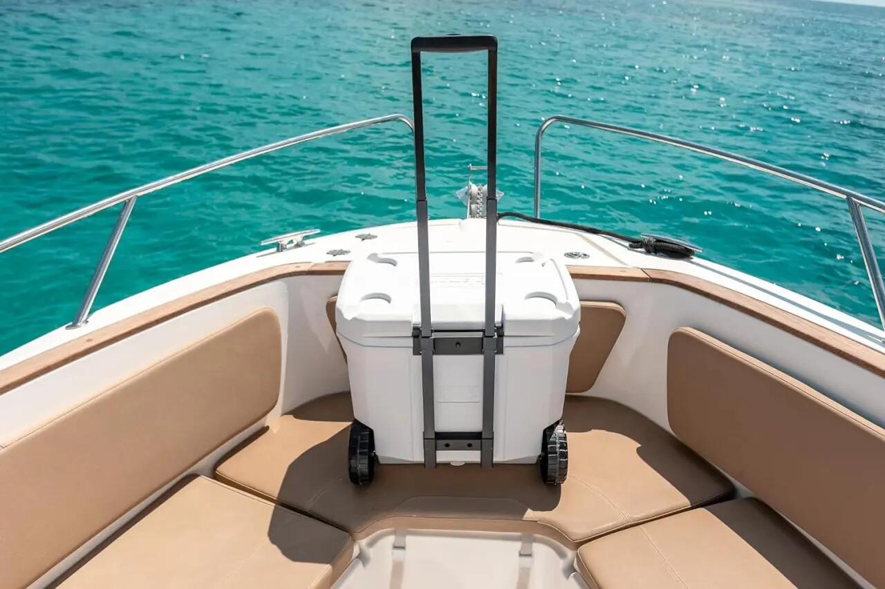 Coleman Xtreme Marine 47 literes passzív hűtőláda kerekekkel 7/7