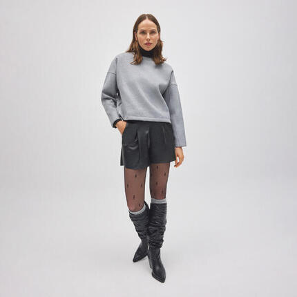 Shorts efecto piel negro