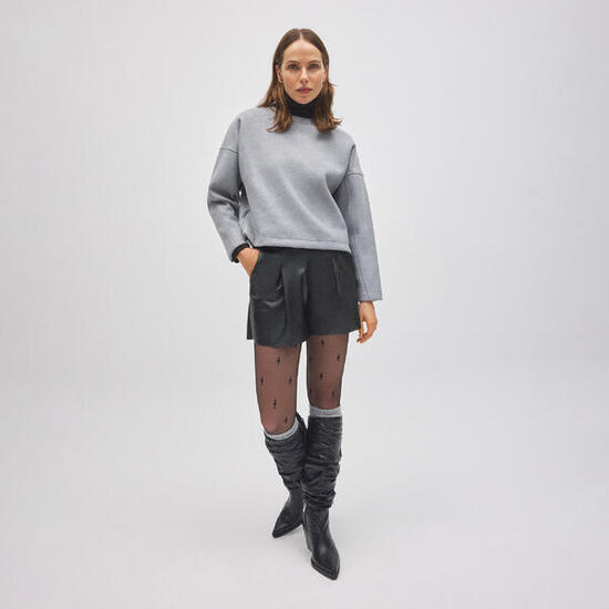 Shorts efecto piel negro