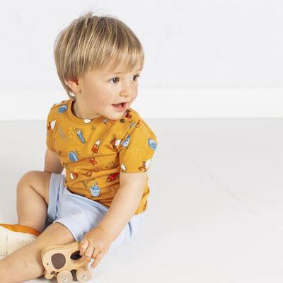 Camiseta bebé niño naranja con estampado de playa