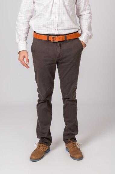 PANTALON CHINO CLASSIC MARRÓN 3/5