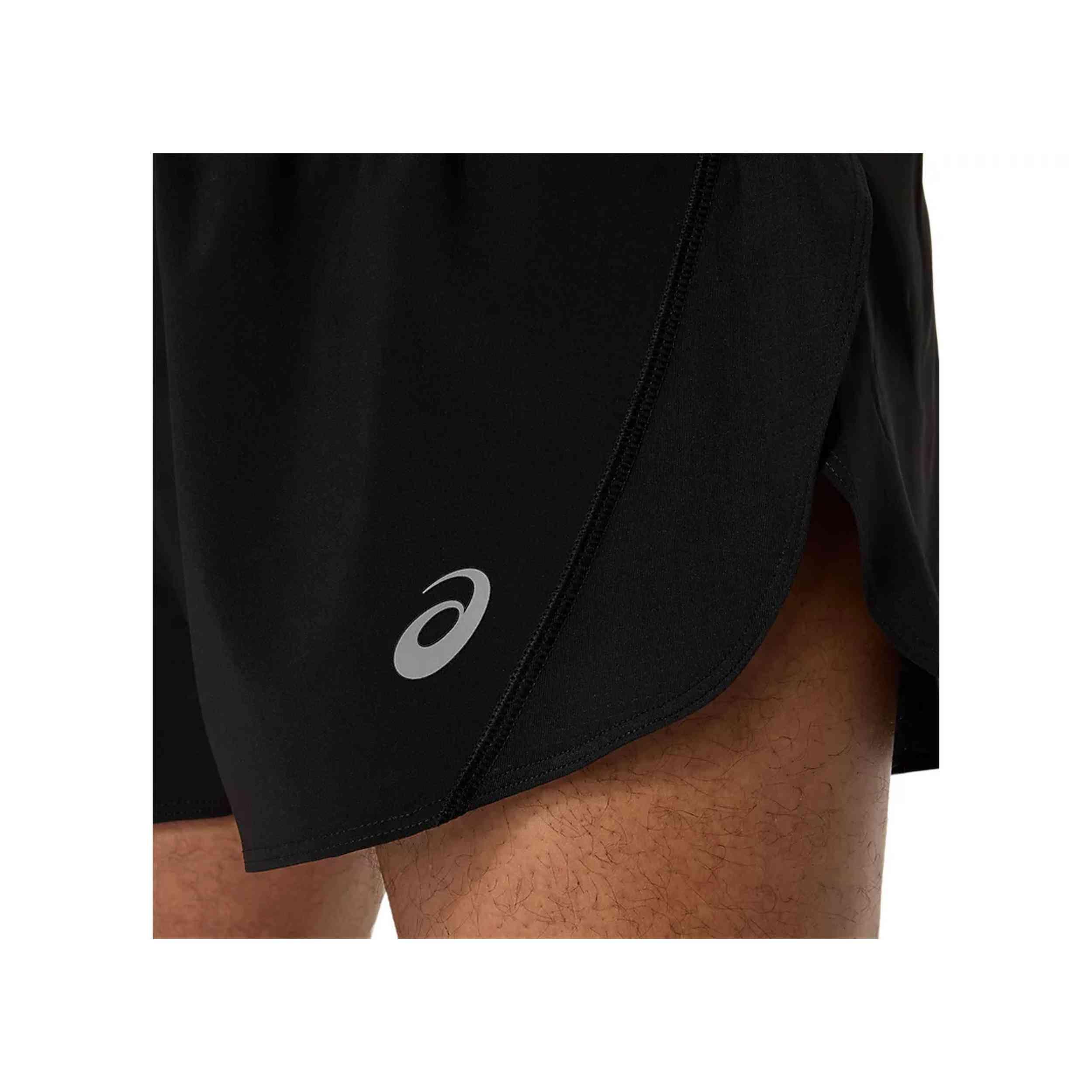 Pantaloncini Asics modello 2011D222-001 per uomini 4/5