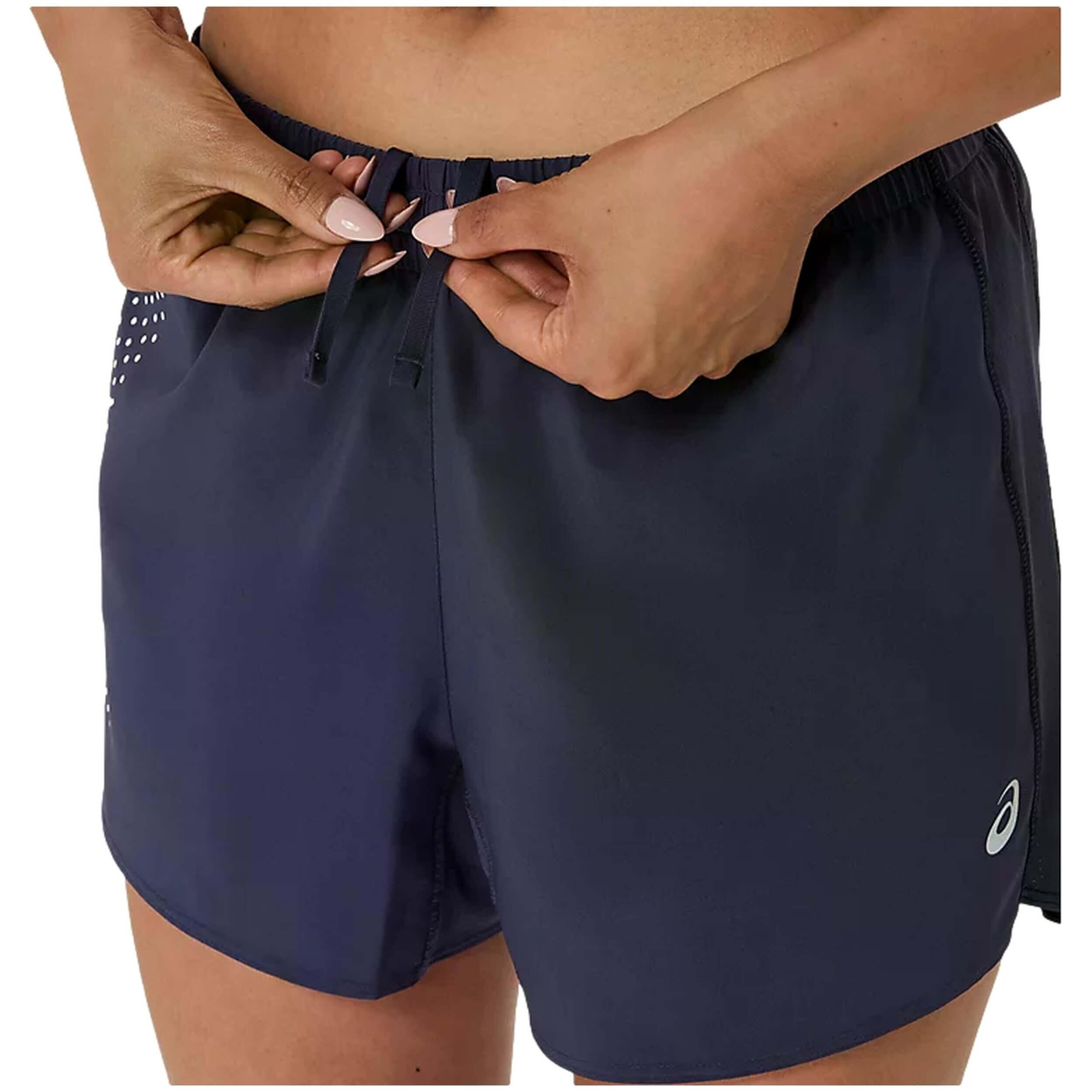 Pantaloncini Asics modello 2012D178-500 per donne 4/5