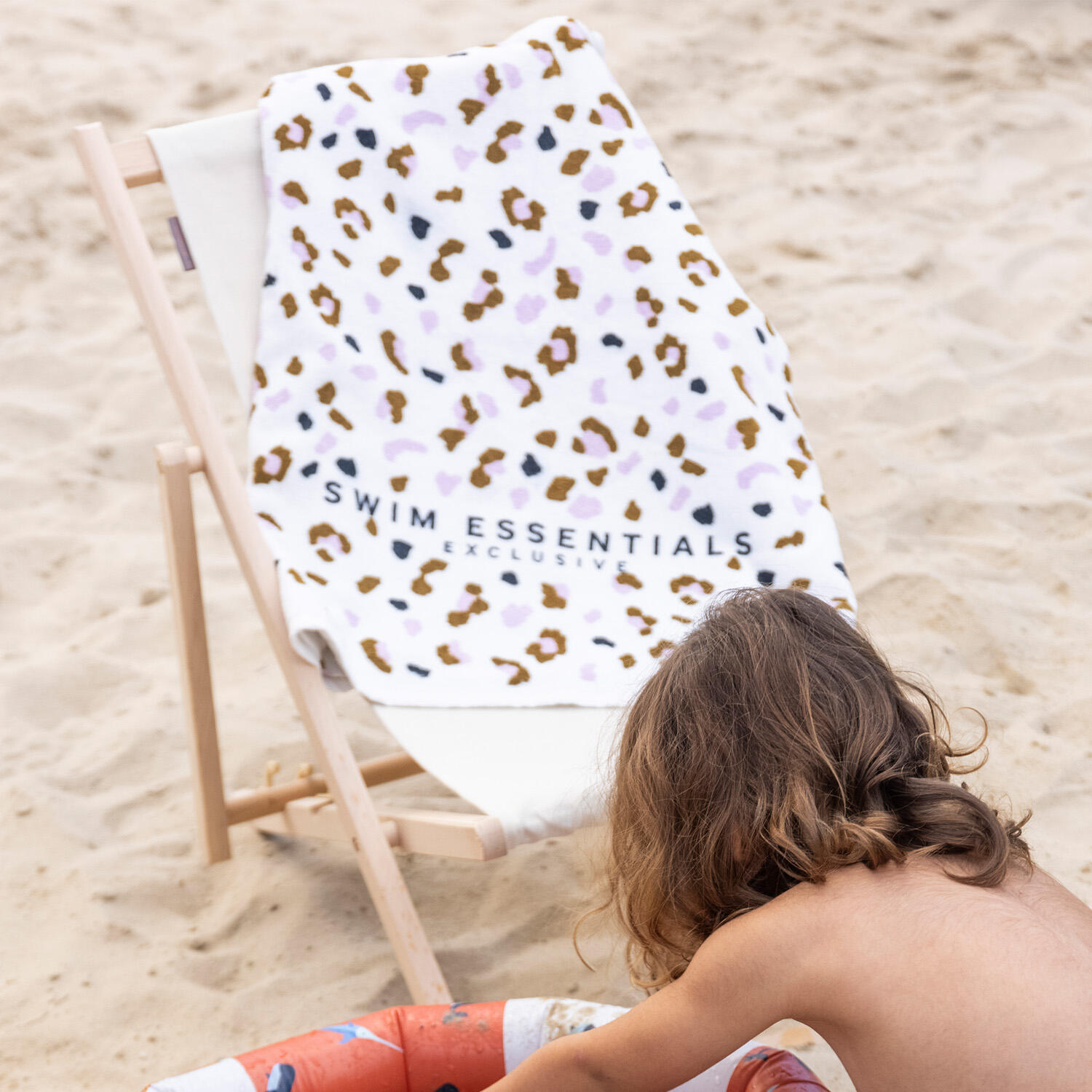 Swim Essentials Strandtuch aus Baumwolle - Khaki - Leopard - 135 x 65 cm 2/5